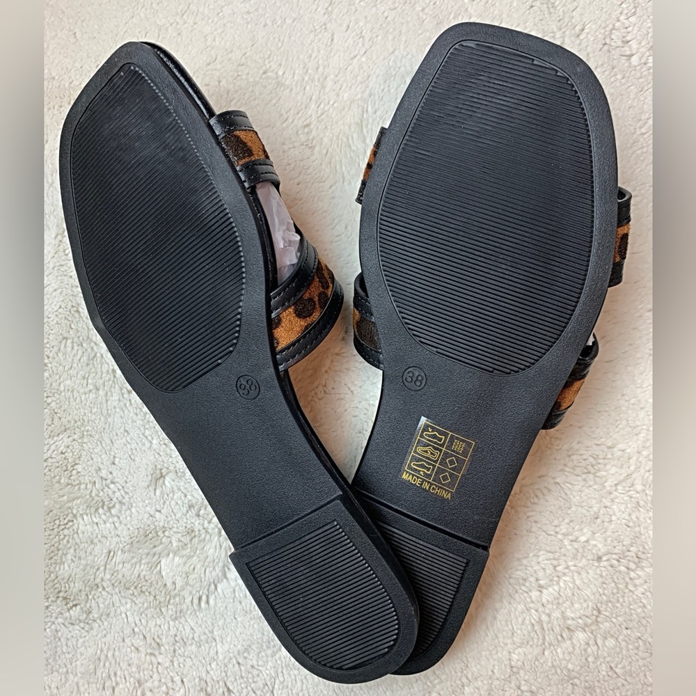 Faux leather/suede leopard print flat sandals. - Picture 4 of 4